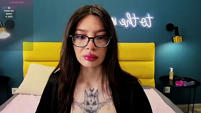 IvyDainty online show from April 11, 1:24 am