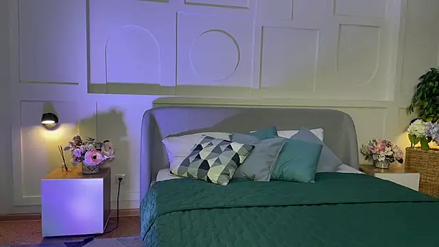 Snapshot of _SilkyShadow_ chatting on February 8, 1:03 am SilkyShadow online show from February 8, 1:03 am