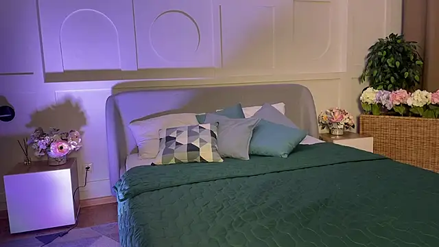 Snapshot of _SilkyShadow_ chatting on February 11, 1:27 am SilkyShadow online show from February 11, 1:27 am