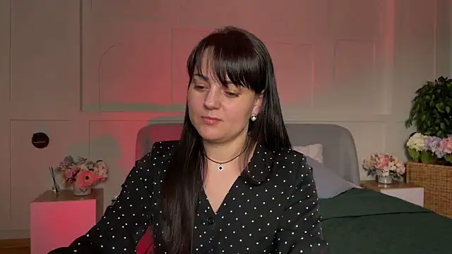 Snapshot of _SilkyShadow_ chatting on February 3, 2:53 am SilkyShadow online show from February 3, 2:53 am