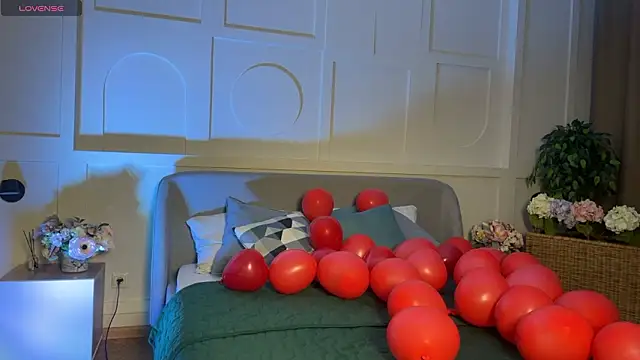 Snapshot of _SilkyShadow_ chatting on February 19, 1:13 am SilkyShadow online show from February 19, 1:13 am