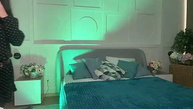  SilkyShadow  online show from April 8, 1:07 am