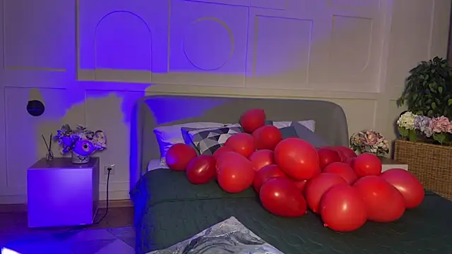 Snapshot of _SilkyShadow_ chatting on February 16, 1:04 am SilkyShadow online show from February 16, 1:04 am