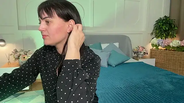 Snapshot of _SilkyShadow_ chatting on February 13, 1:05 am SilkyShadow online show from February 13, 1:05 am