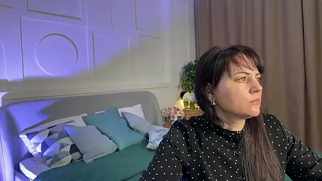 Snapshot of _SilkyShadow_ chatting on February 1, 12:53 am SilkyShadow online show from February 1, 12:53 am