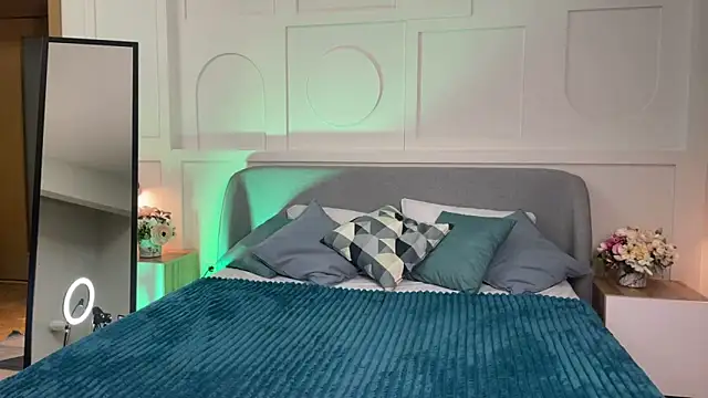  SilkyShadow  online show from April 19, 1:17 am