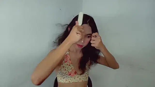 Massivecockfiona online show from January 19, 5:33 am