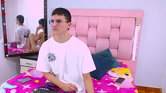 Sophi and Jack online show from February 18, 9:33 pm