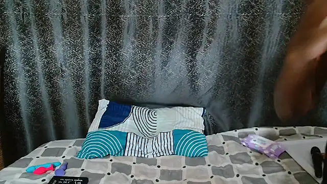 Snapshot of Amanda_April chatting on February 1, 5:44 pm Amanda April online show from February 1, 5:44 pm