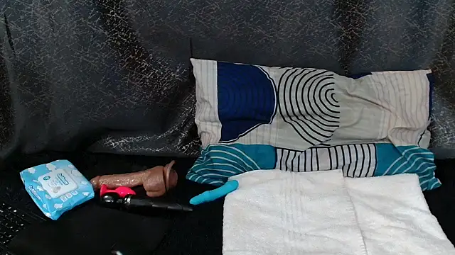 Amanda April online show from March 19, 5:13 pm