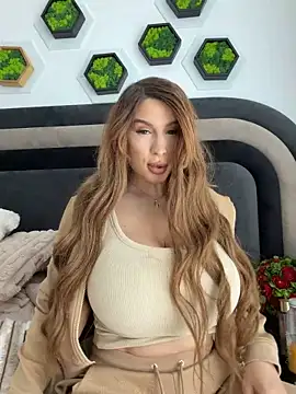 LucyBridgette online show from May 6, 11:14 am