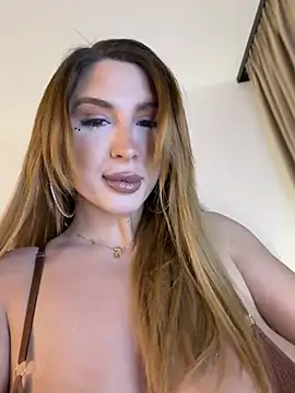 LucyBridgette online show from April 23, 2:40 am