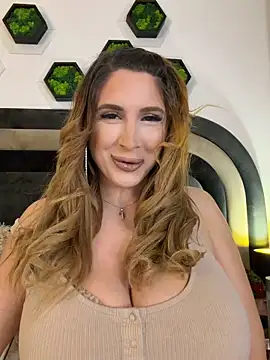 LucyBridgette online show from April 5, 6:58 pm