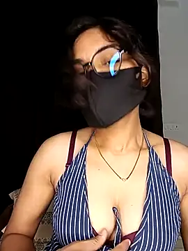 Snapshot of sexygirl889 chatting on June 28, 5:25 am sexygirl889 online show from June 28, 5:25 am