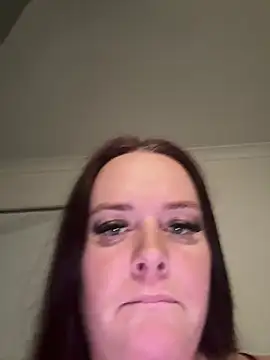 carinabro10 online show from May 7, 8:39 am