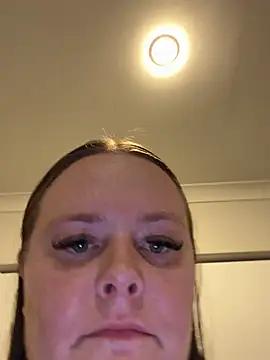 Snapshot of carinabro10 chatting on March 2, 10:44 am carinabro10 online show from March 2, 10:44 am