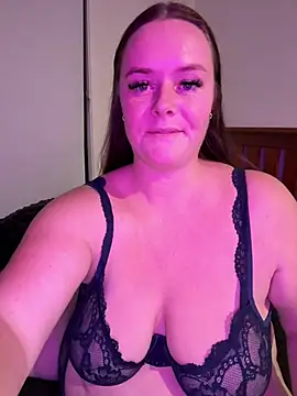 carinabro10 online show from May 8, 9:35 am
