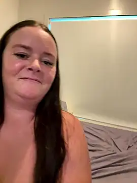 carinabro10 online show from January 12, 5:36 am