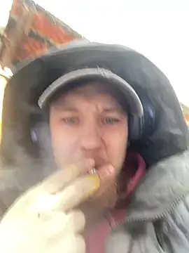 Snapshot of Dildogang chatting on February 27, 3:51 am Dildogang online show from February 27, 3:51 am