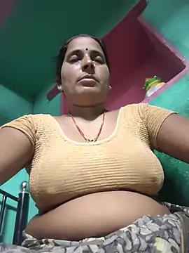 Snapshot of Reena_lodha chatting on July 2, 10:38 pm Reena lodha online show from July 2, 10:38 pm
