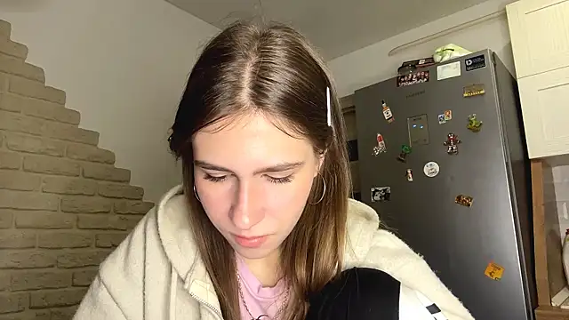 ElsieKuhlmann online show from March 30, 4:14 am