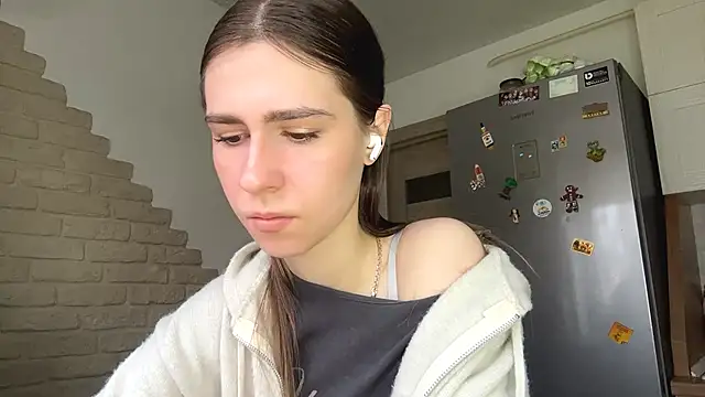 ElsieKuhlmann online show from April 11, 5:15 am