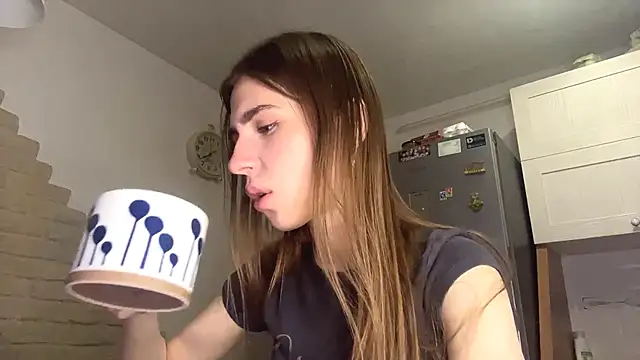 Snapshot of ElsieKuhlmann chatting on March 3, 5:14 am ElsieKuhlmann online show from March 3, 5:14 am