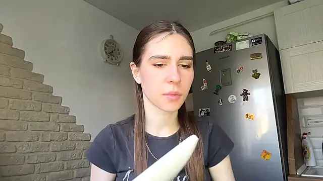 ElsieKuhlmann online show from April 13, 5:11 am