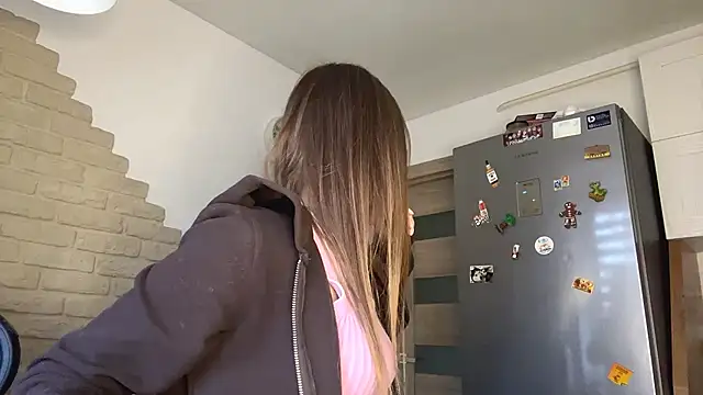 ElsieKuhlmann online show from March 15, 5:36 am