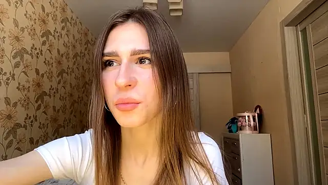 Snapshot of ElsieKuhlmann chatting on January 19, 11:14 am ElsieKuhlmann online show from January 19, 11:14 am