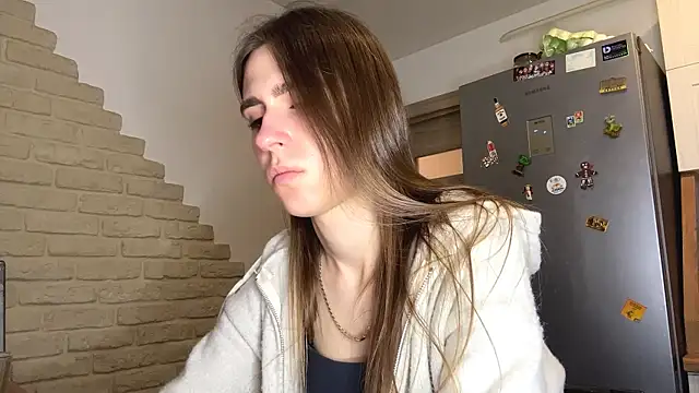 ElsieKuhlmann online show from April 16, 9:39 pm