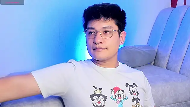 Theo Rowan online show from March 4, 8:49 pm