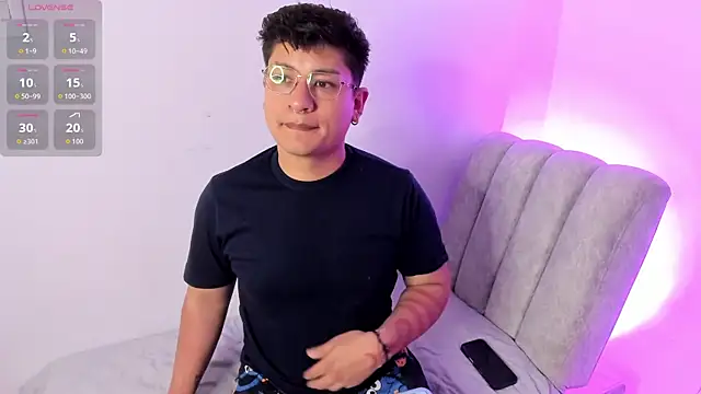 Snapshot of Theo_Rowan chatting on January 12, 9:27 am Theo Rowan online show from January 12, 9:27 am