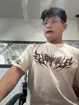 Snapshot of Theo_Rowan chatting on January 13, 11:30 pm Theo Rowan online show from January 13, 11:30 pm