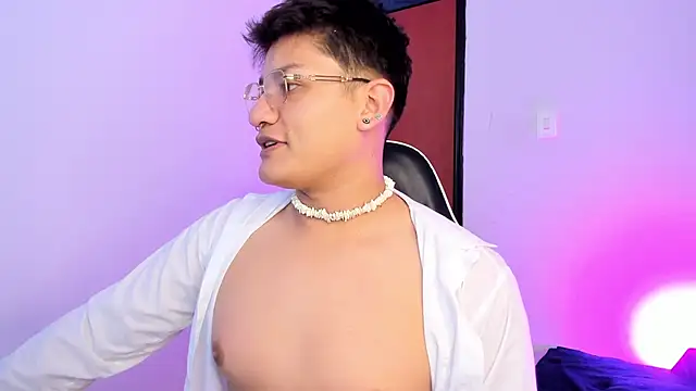 Snapshot of Theo_Rowan chatting on February 5, 6:48 pm Theo Rowan online show from February 5, 6:48 pm