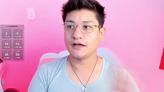 Snapshot of Theo_Rowan chatting on February 14, 6:19 pm Theo Rowan online show from February 14, 6:19 pm