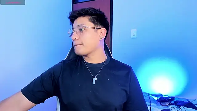 Snapshot of Theo_Rowan chatting on February 10, 6:18 pm Theo Rowan online show from February 10, 6:18 pm