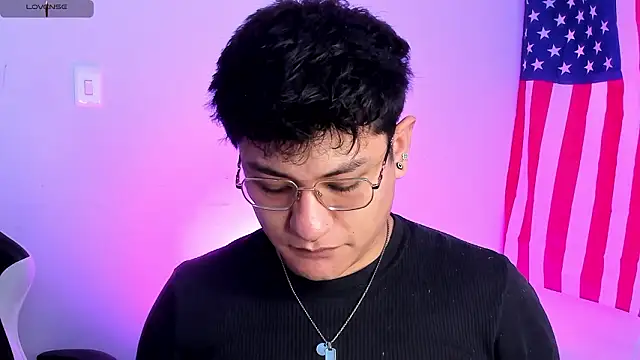 Snapshot of Theo_Rowan chatting on February 17, 8:06 pm Theo Rowan online show from February 17, 8:06 pm