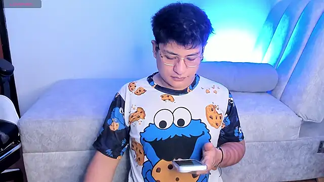 Snapshot of Theo_Rowan chatting on February 13, 6:52 pm Theo Rowan online show from February 13, 6:52 pm