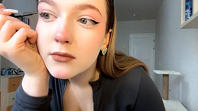 JammieMickiewicz online show from April 12, 11:35 am