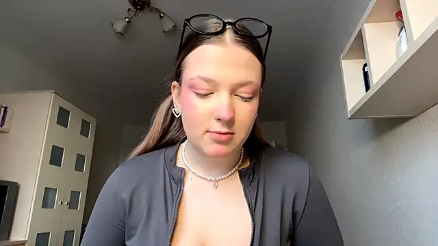 JammieMickiewicz online show from March 6, 6:19 am