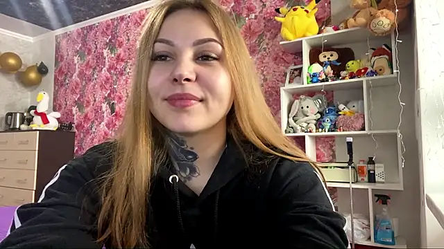 TraciBallena online show from February 11, 9:09 am