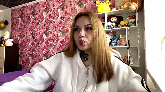 TraciBallena online show from February 3, 9:03 am