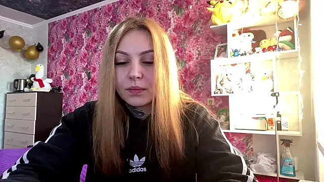 TraciBallena online show from February 10, 6:12 am