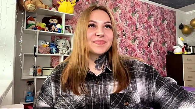 TraciBallena online show from February 4, 12:00 pm