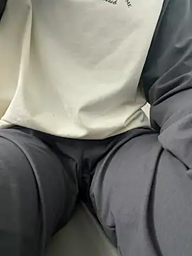 Snapshot of Gigi_squirtt chatting on January 8, 12:33 pm Gigi squirtt online show from January 8, 12:33 pm