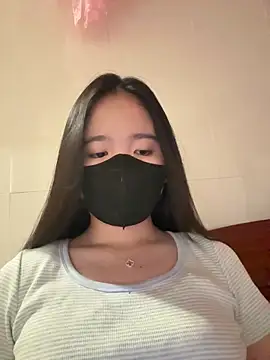 Gwen879 online show from April 8, 1:23 pm