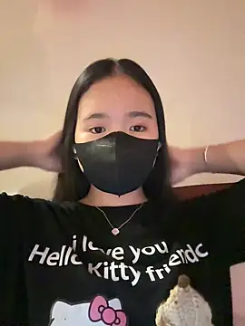 Gwen879 online show from April 7, 1:02 pm