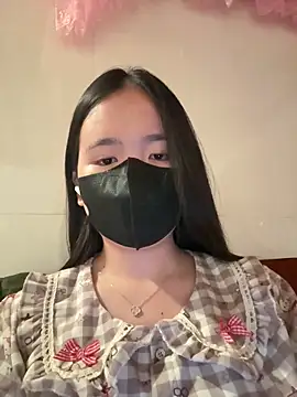 Gwen879 online show from February 7, 1:30 pm