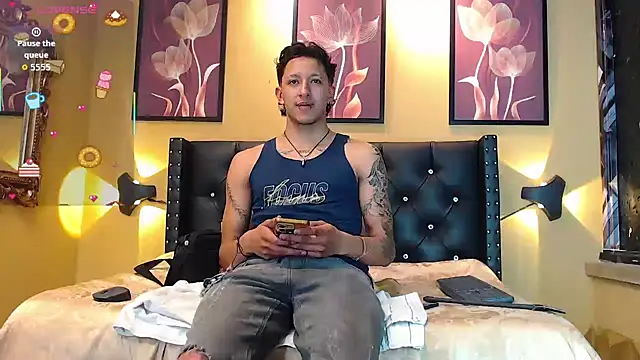 Snapshot of bruno_do_santos chatting on February 18, 3:59 am bruno do santos online show from February 18, 3:59 am